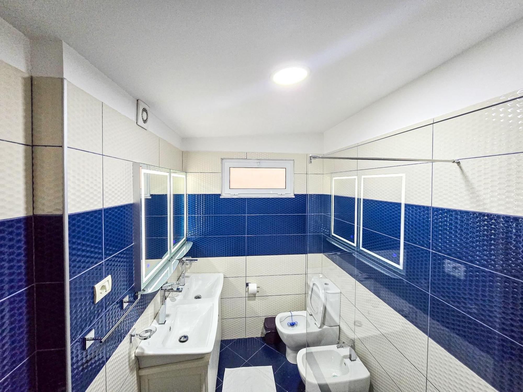 Lake Park 2Br Apartment ティラナ エクステリア 写真