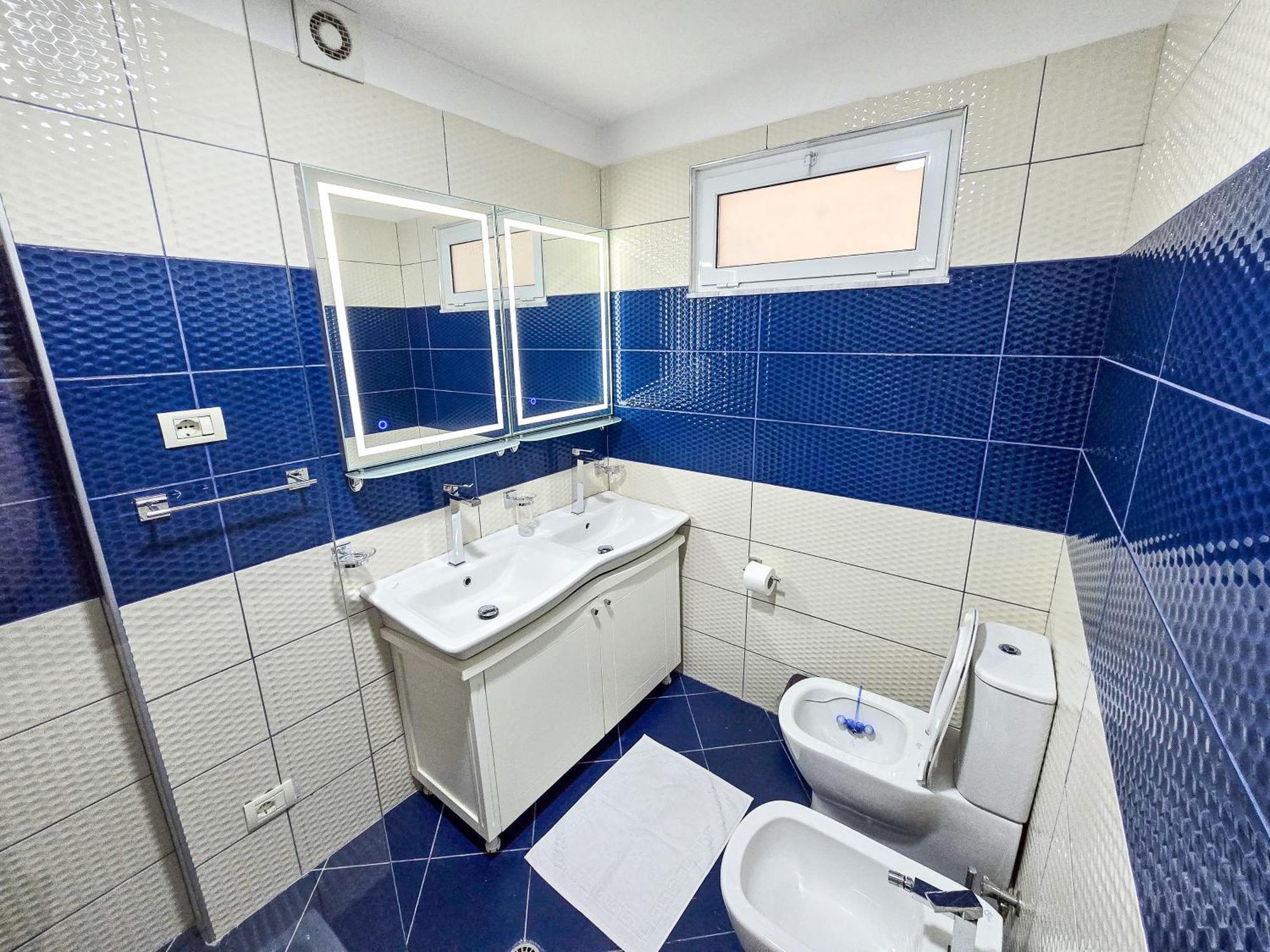 Lake Park 2Br Apartment ティラナ エクステリア 写真