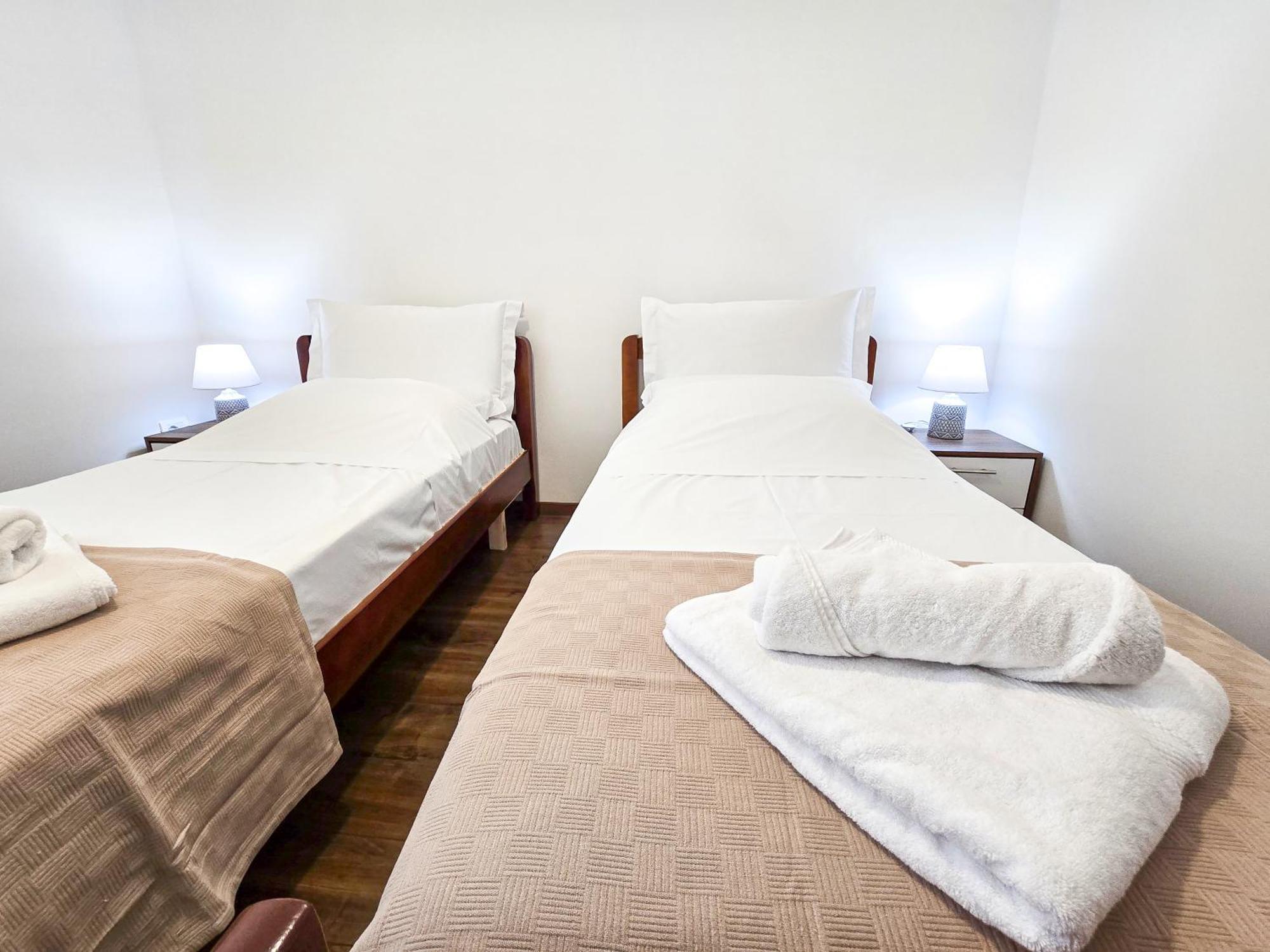 Lake Park 2Br Apartment ティラナ エクステリア 写真