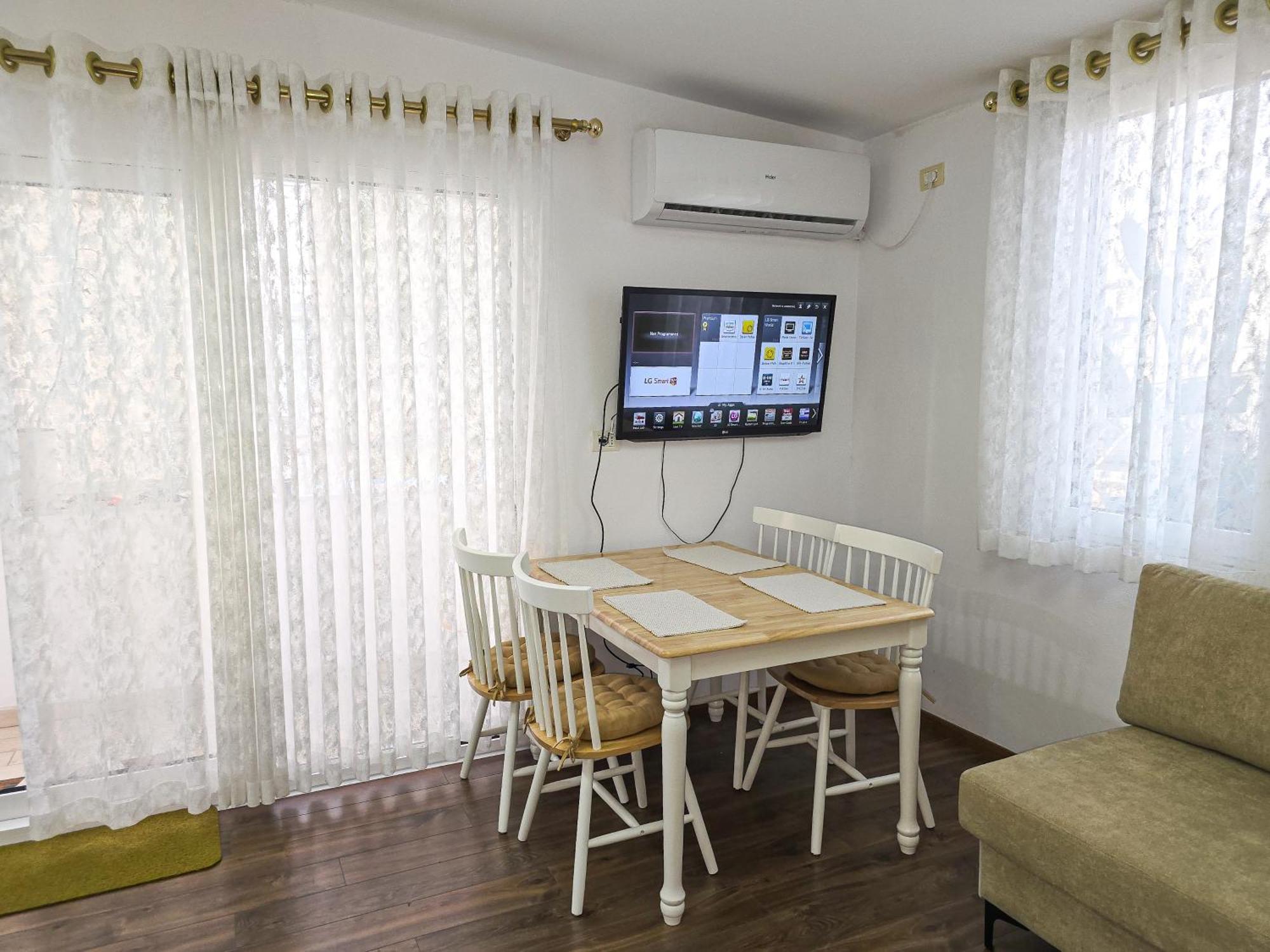 Lake Park 2Br Apartment ティラナ エクステリア 写真