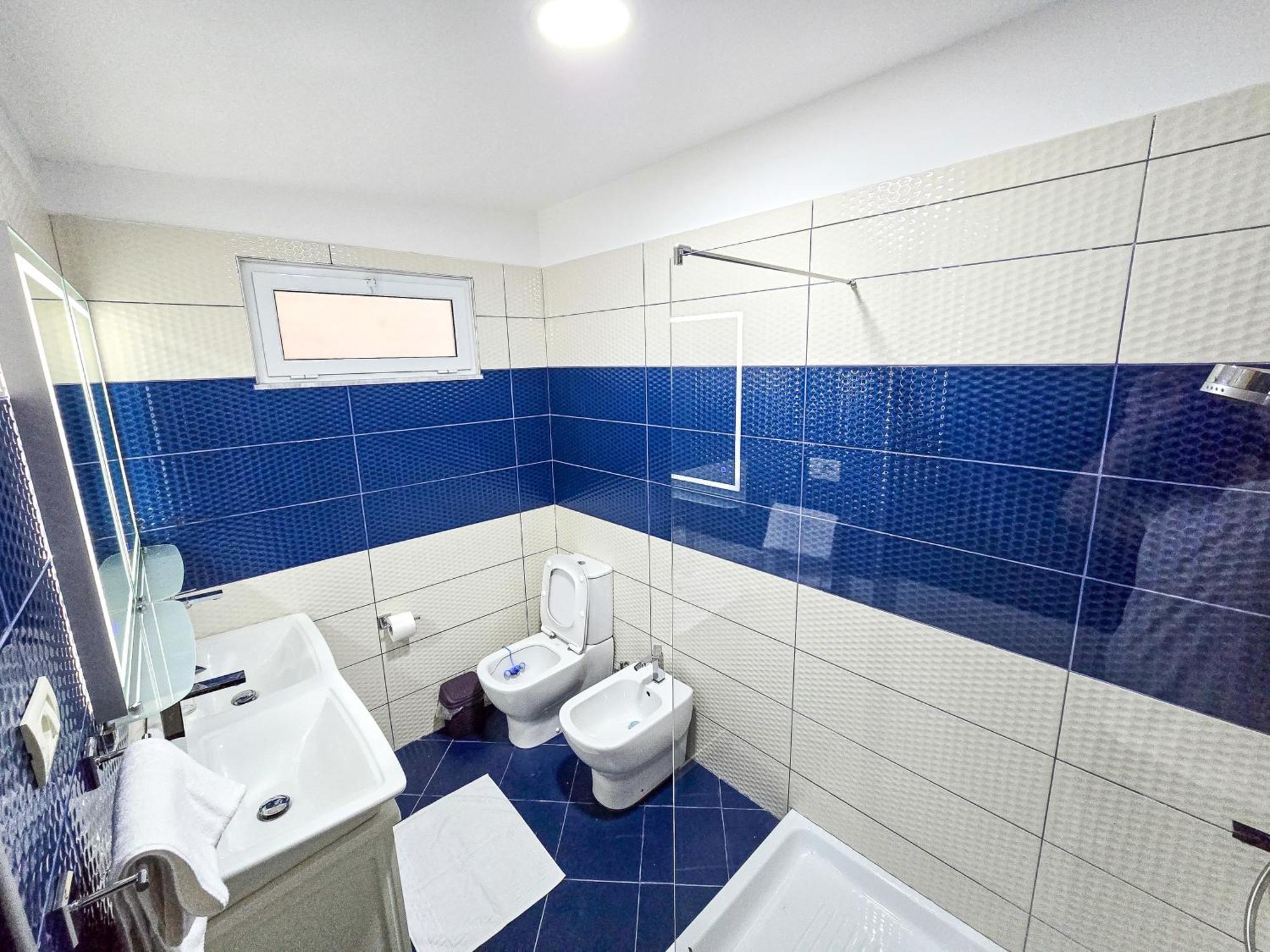 Lake Park 2Br Apartment ティラナ エクステリア 写真
