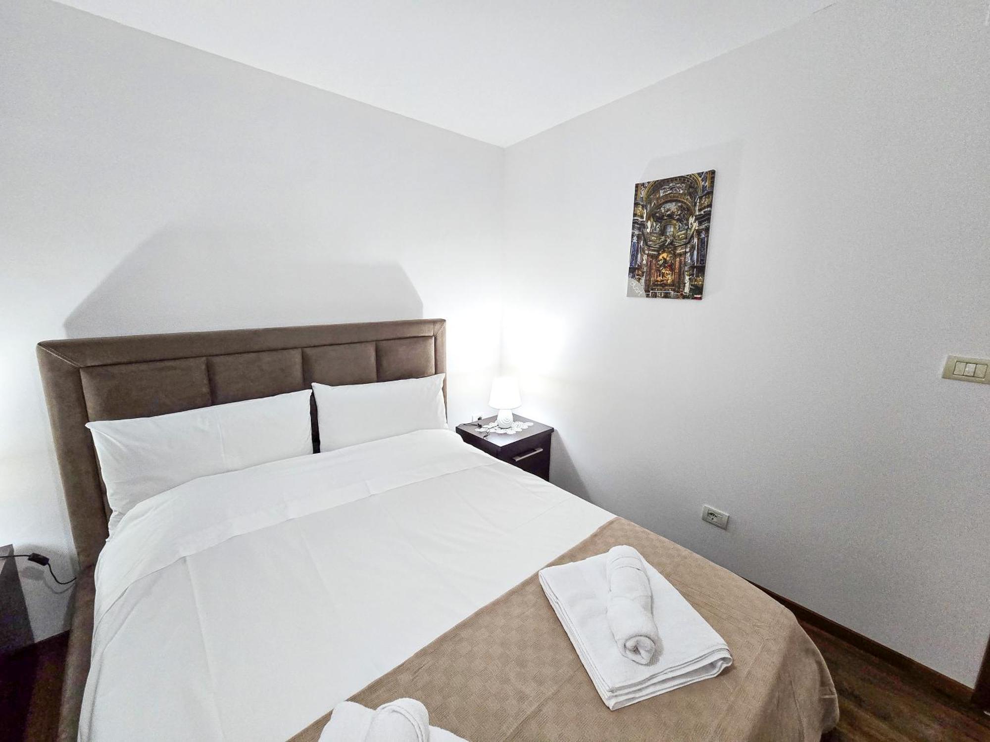 Lake Park 2Br Apartment ティラナ エクステリア 写真