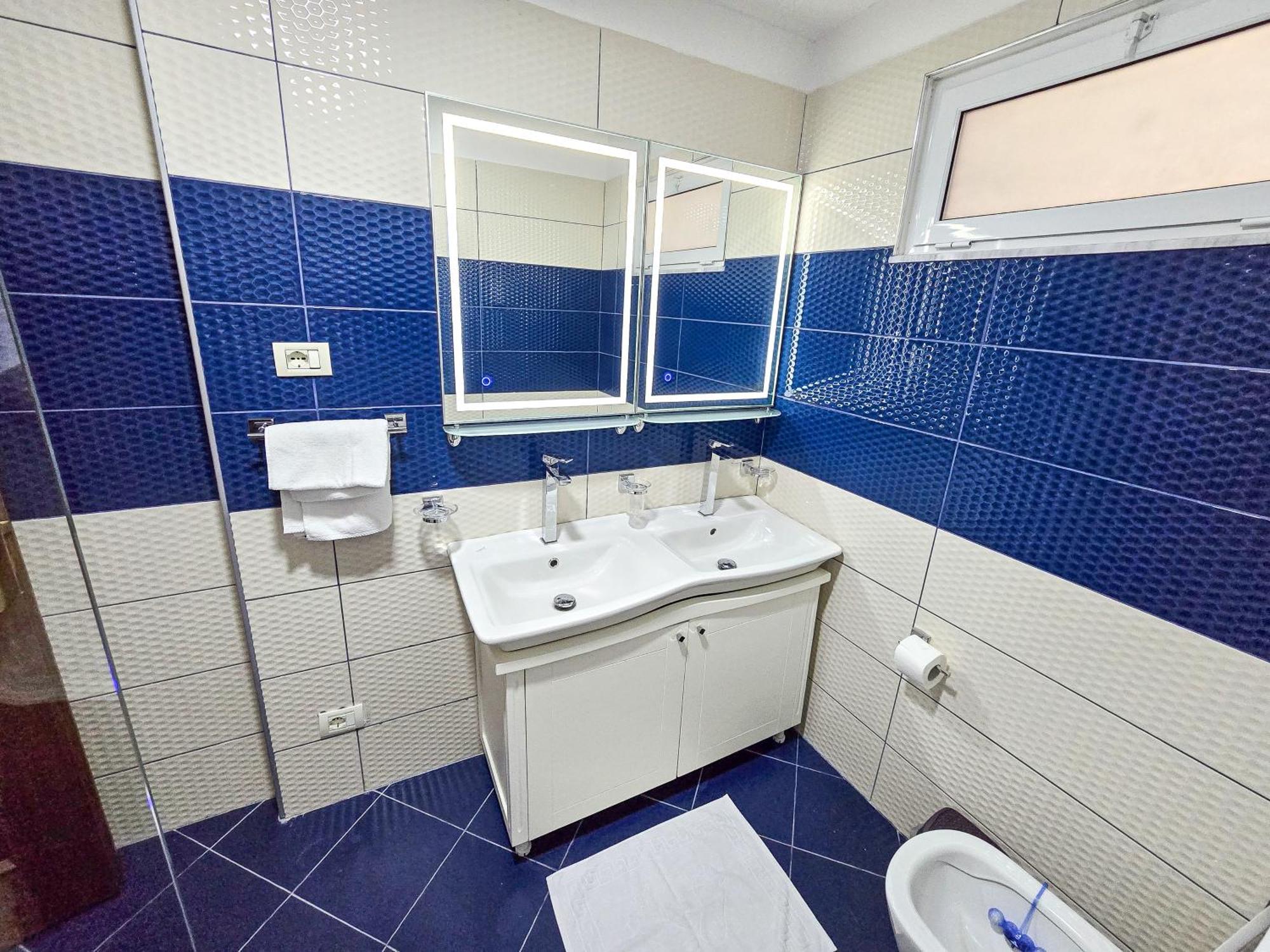 Lake Park 2Br Apartment ティラナ エクステリア 写真